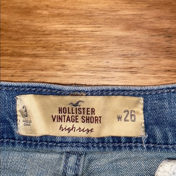 hollister light wash shorts - Picture 3 of 3